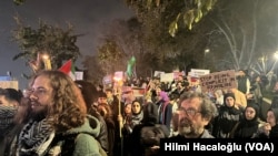 Protestocular Beyazıt Meydanı'ndan Sultanahmet'e yürüdü.